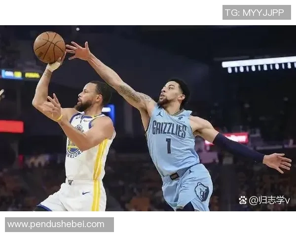 勇士与火箭2015至2016赛季对决回顾及精彩瞬间分析